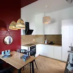 Red & Blue By Oneapartments Appartement