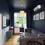 Red & Blue By Oneapartments