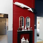 Red & Blue By Oneapartments Appartement