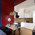 Red & Blue By Oneapartments *