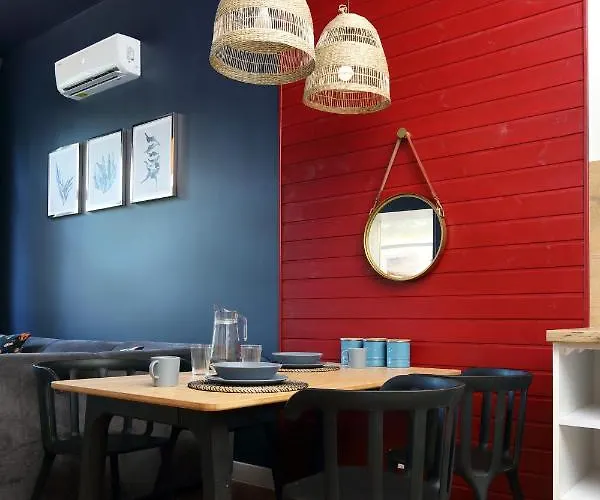 Apartment Red & Blue By Oneapartments *