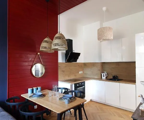 Red & Blue By Oneapartments *