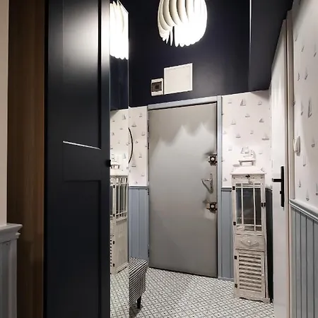 Red & Blue By Oneapartments *