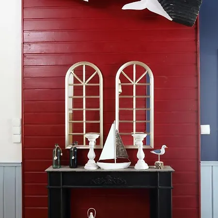 Red & Blue By Oneapartments アパート *