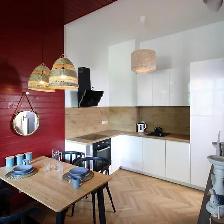 Red & Blue By Oneapartments Apartment