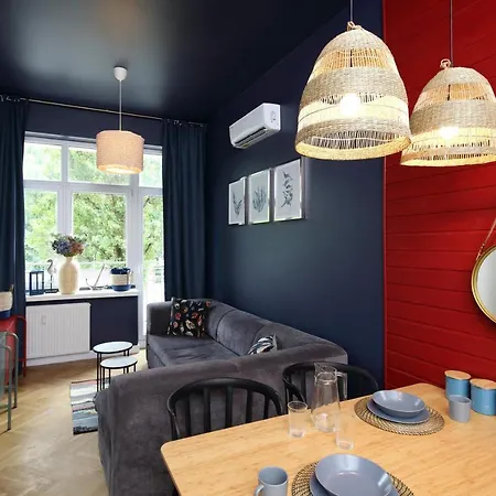 Red & Blue By Oneapartments *