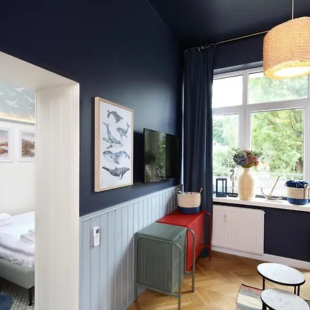 Red & Blue By Oneapartments