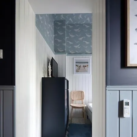 Apartment Red & Blue By Oneapartments *