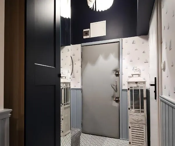 Red & Blue By Oneapartments *